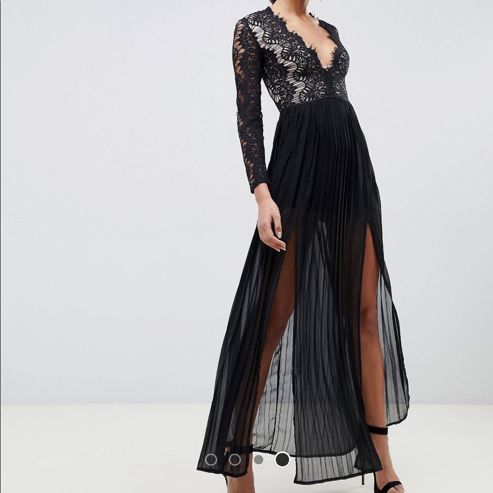 Maxi dress w lace detail